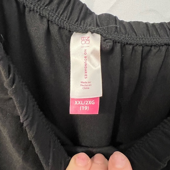 No Boundaries top size 2x but fits XL - Picture 2 of 2